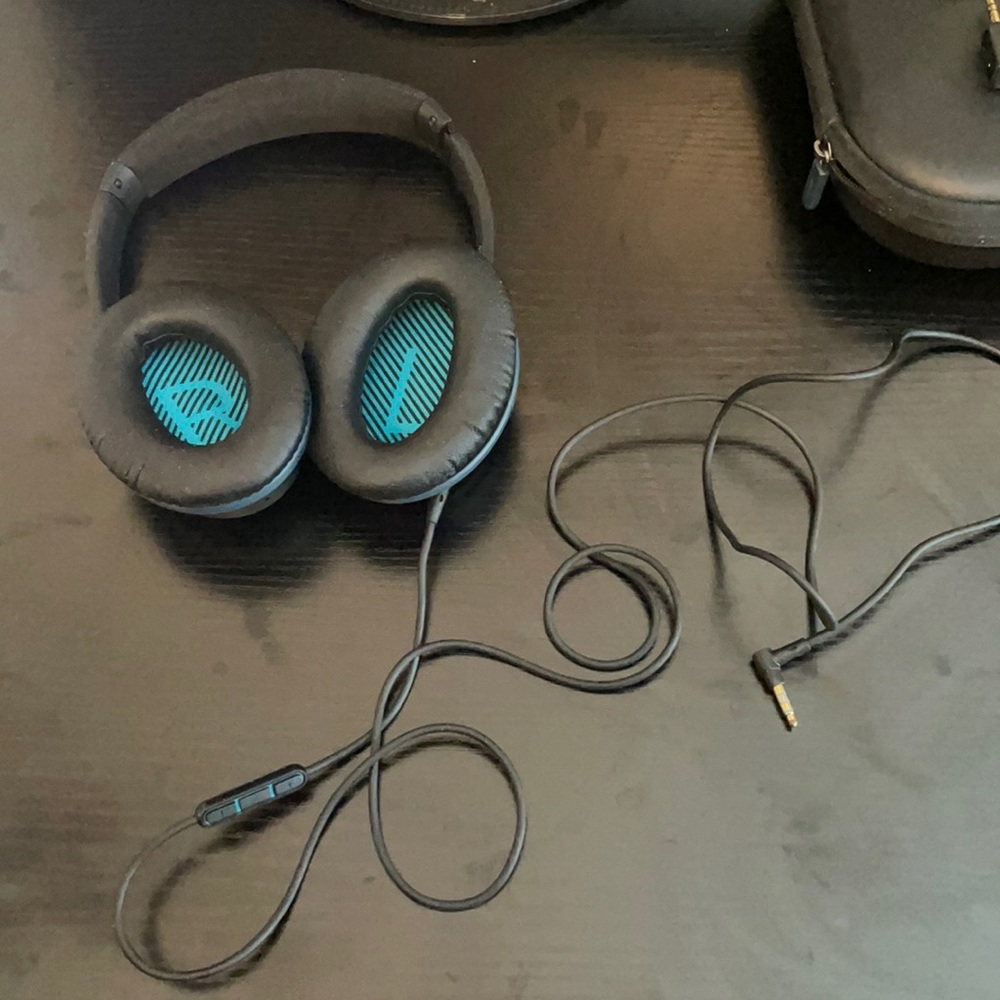 Bose QuietComfort 25 headphones- Used
